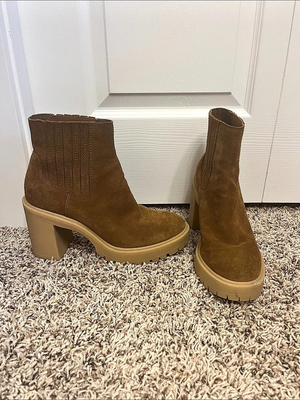 Dolce Vita Caster Platform brown suede Ankle Boots Like New